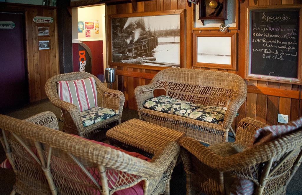 Heriot Bay Inn Kültér fotó
